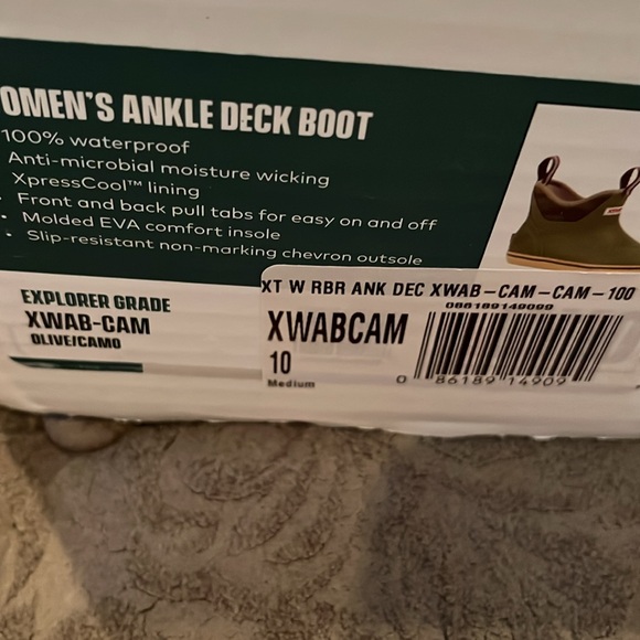 NWT Size 10 Women’s XTRATUF Green Ankle Deck Boots - Picture 4 of 8